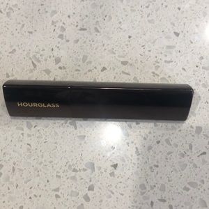 Hourglass foundation stick